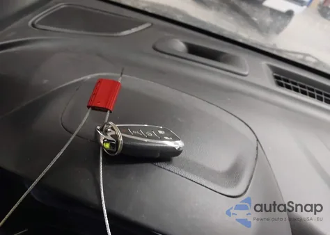 2018 Chevrolet Equinox Premier z USA, uszkodzony, nr VIN 2GNAXVEV5J6280693